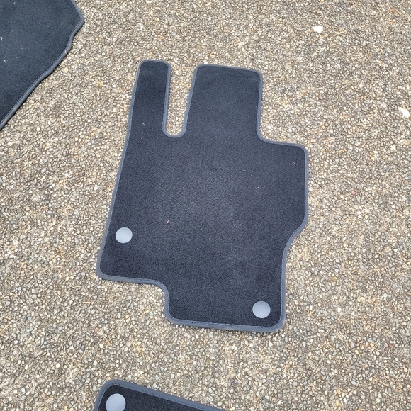 Set of Mercedes car floor mats - Picture 2 of 4